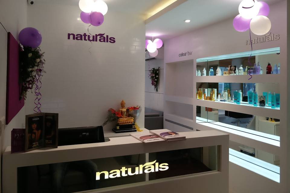 Naturals Salon Lifts Repeat Bookings with 90% Connectivity Voice AI